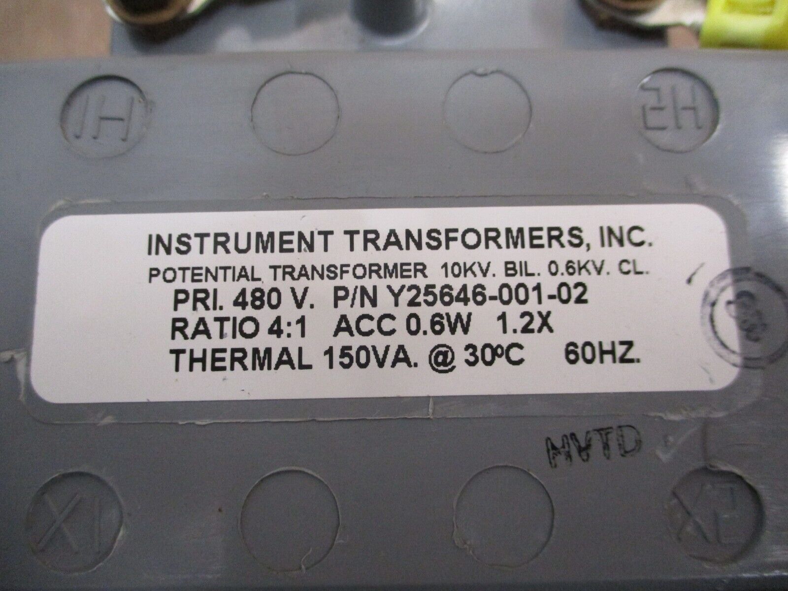 Instrument Transformers Potential Transformer Y25646-001-02 Pri: 480V Ratio 4:1