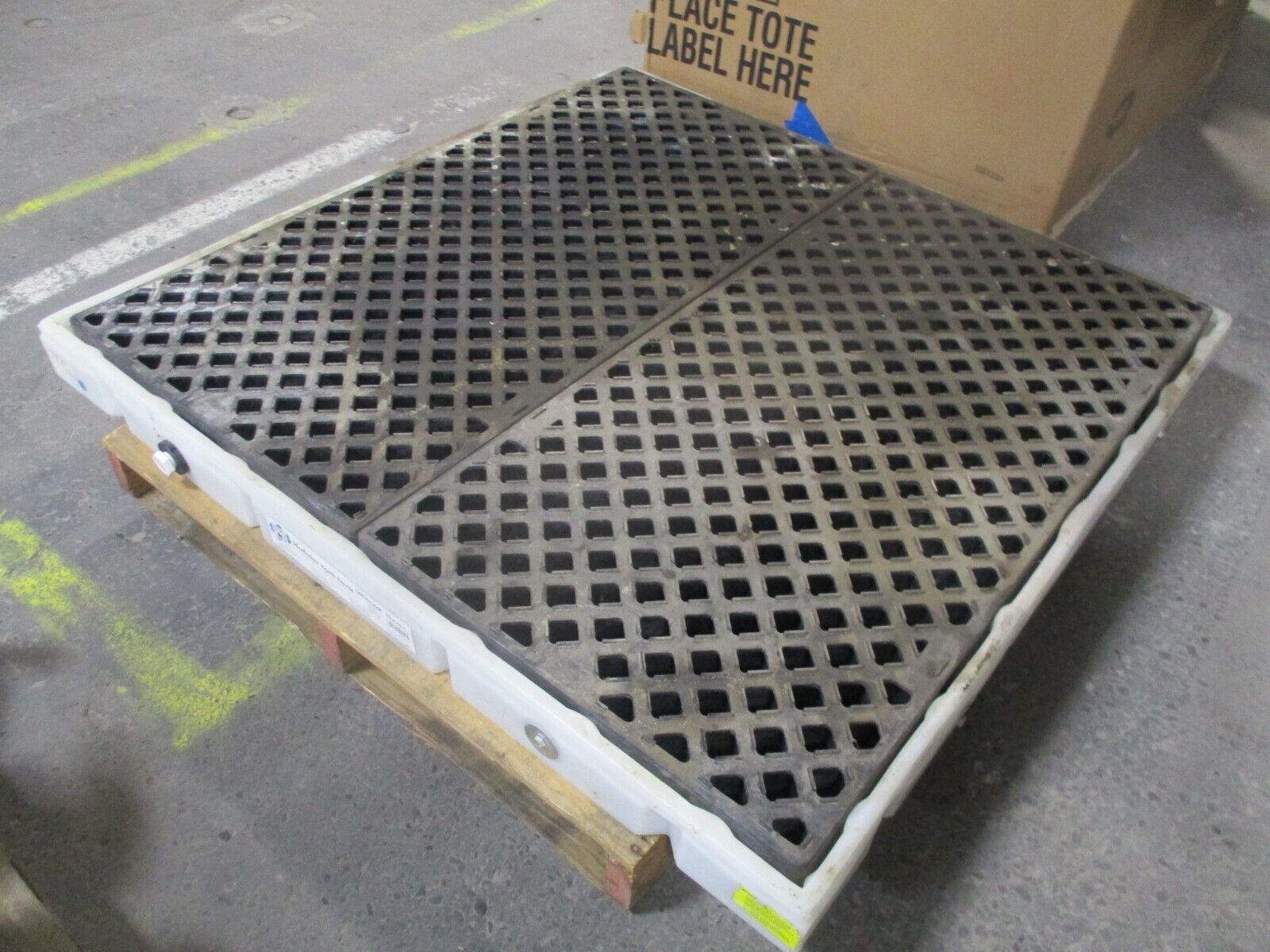 Pig Modular Spill Deck PAK466 Size: 54.5x54.5x4.25" 55000lbs 35Gal Sump. Used