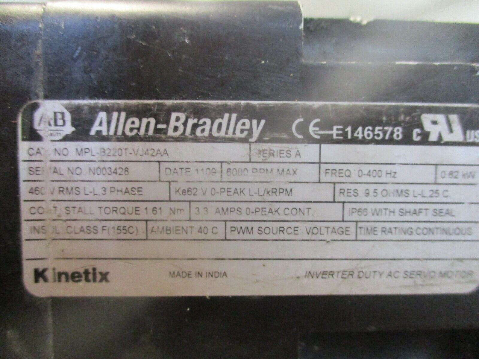 Allen-Bradley Kinetix AC Servo Motor MPL-B220T-VJ42AA Ser. A 0.62KW Used