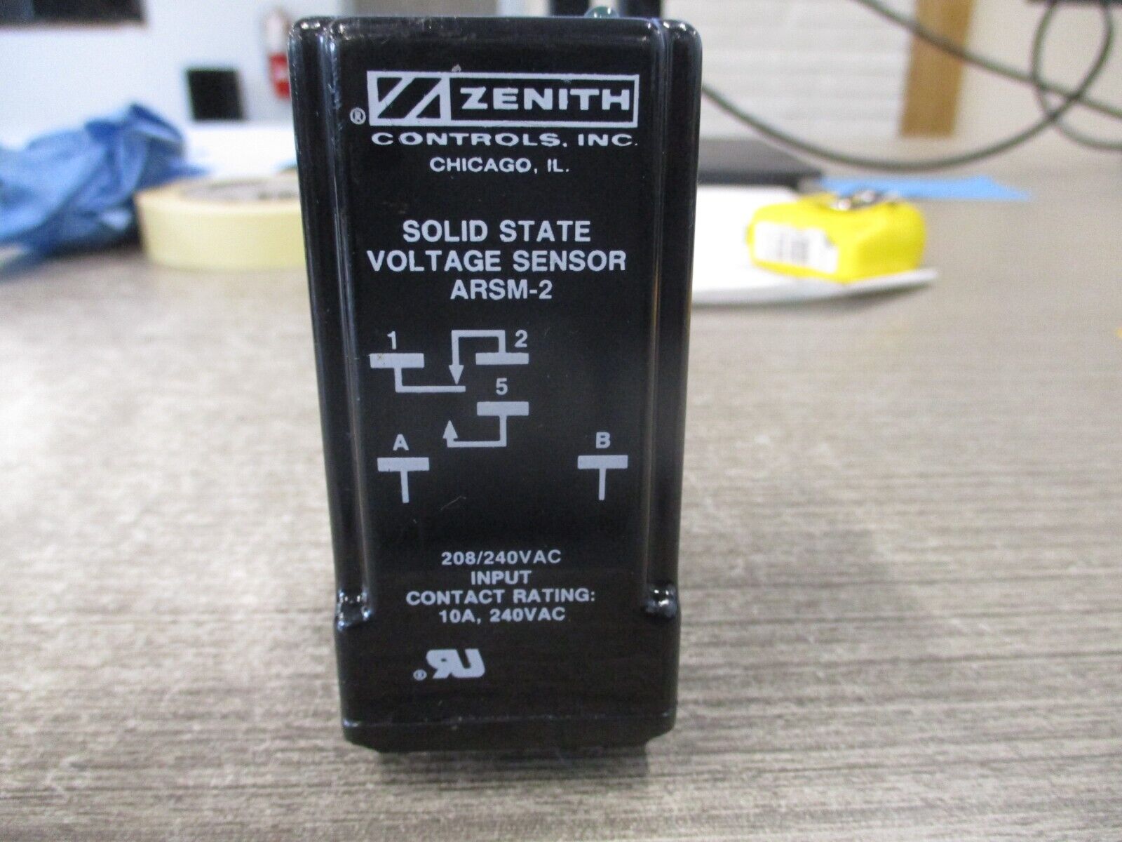 Zenith Solid State Voltage Sensor ARSM-2 208/240VAC *No Base*  Used