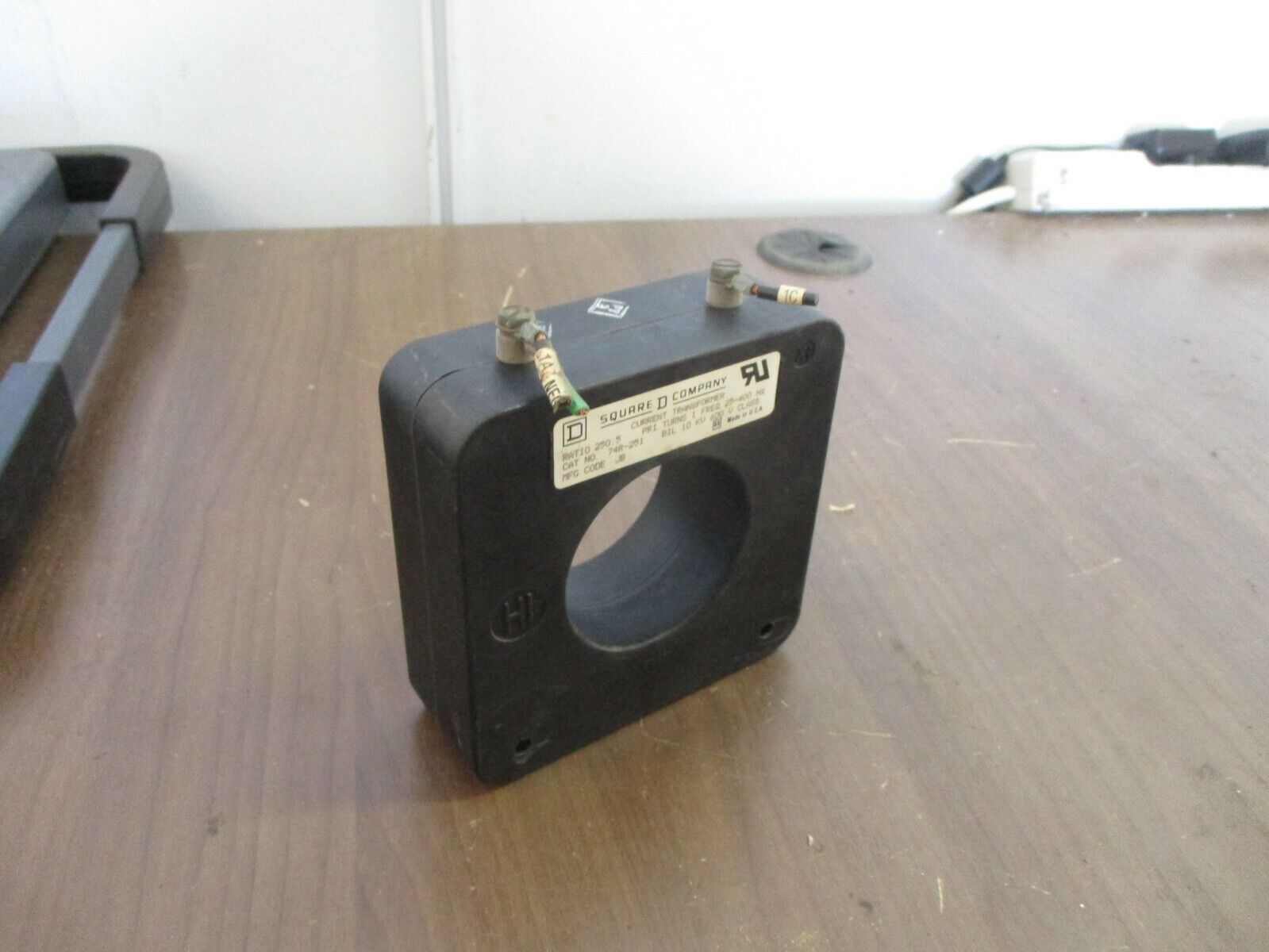 Square D Current Transformer 74R-251 Ratio 250:5A 600V 25-400Hz 10kV BIL Used