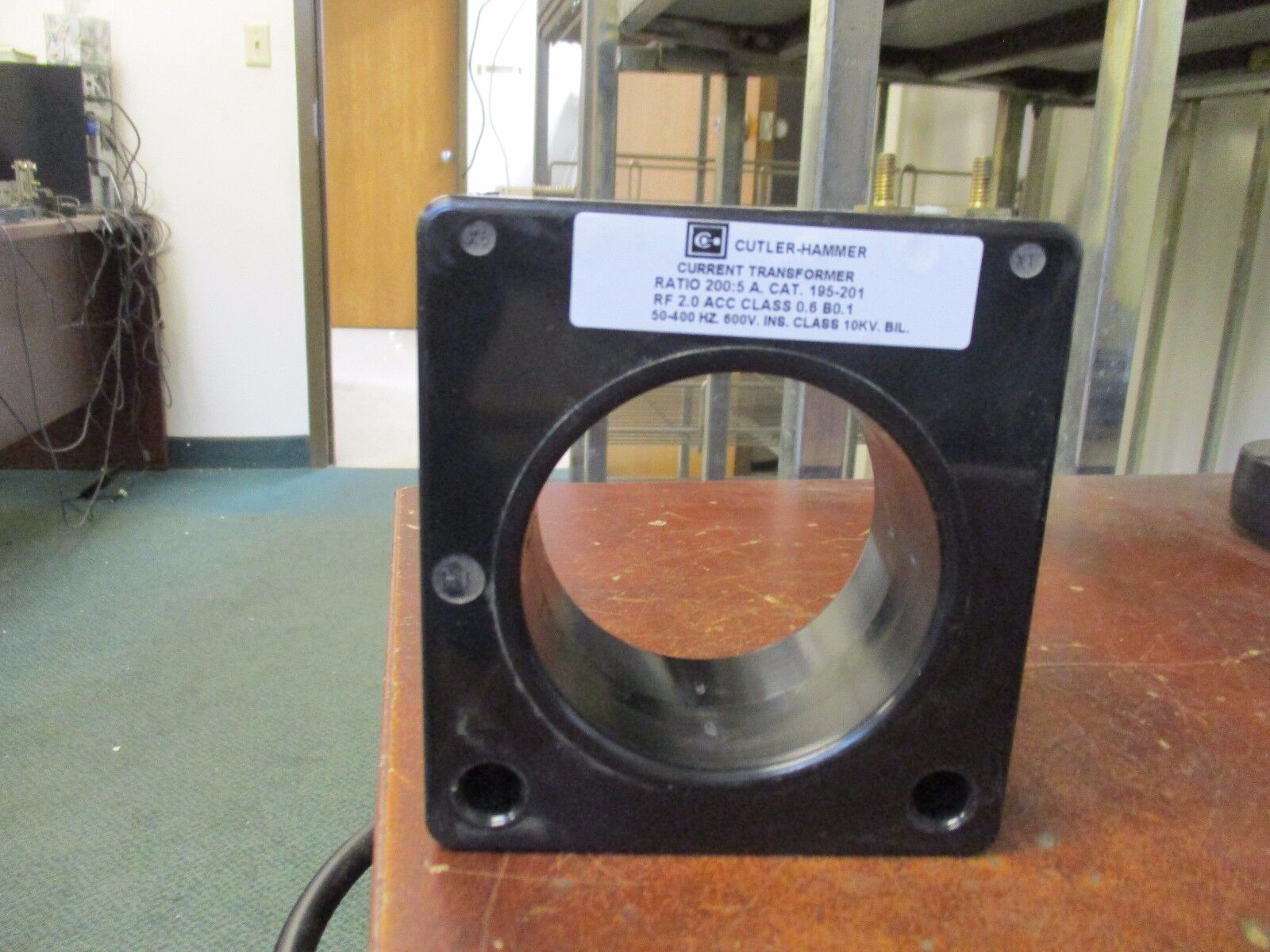 Cutler-Hammer Current Transformer 195-201 Ratio 200:5A 600V 50-400Hz 10Kv BIL