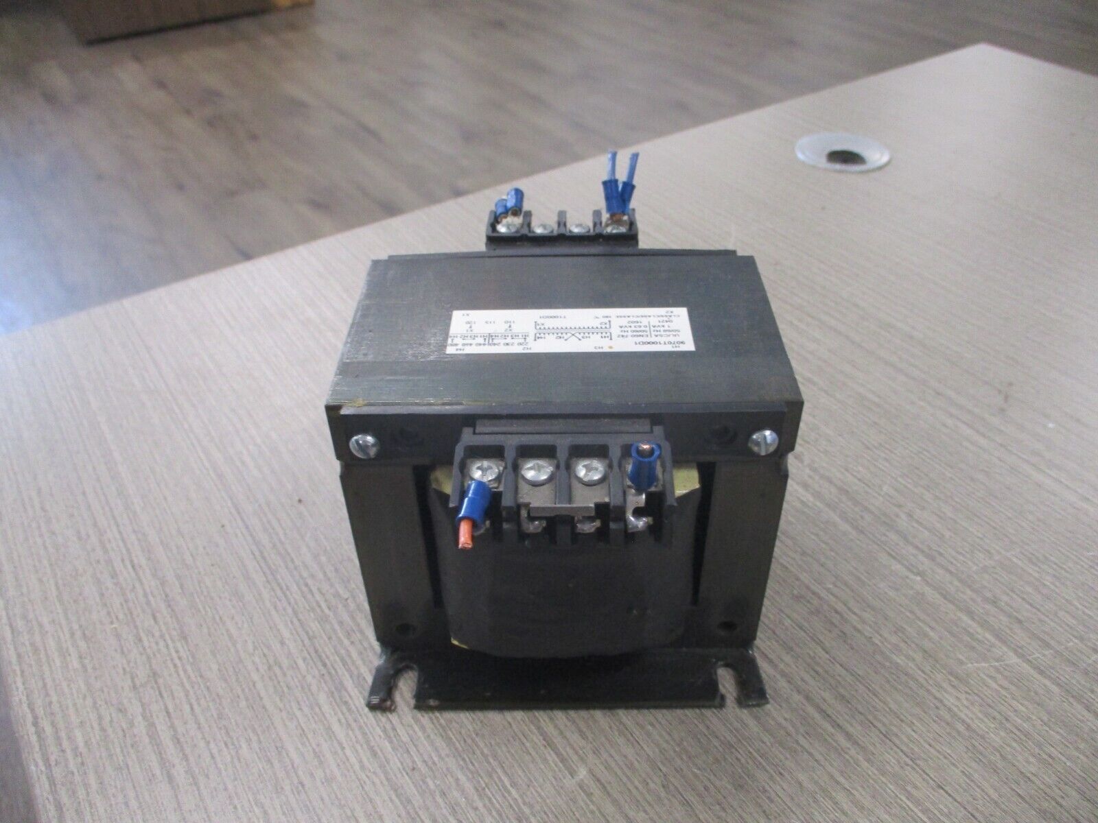 Square D Transformer 9070T1000D1 1KVA Pri:240/480, Sec: 120V .Used.