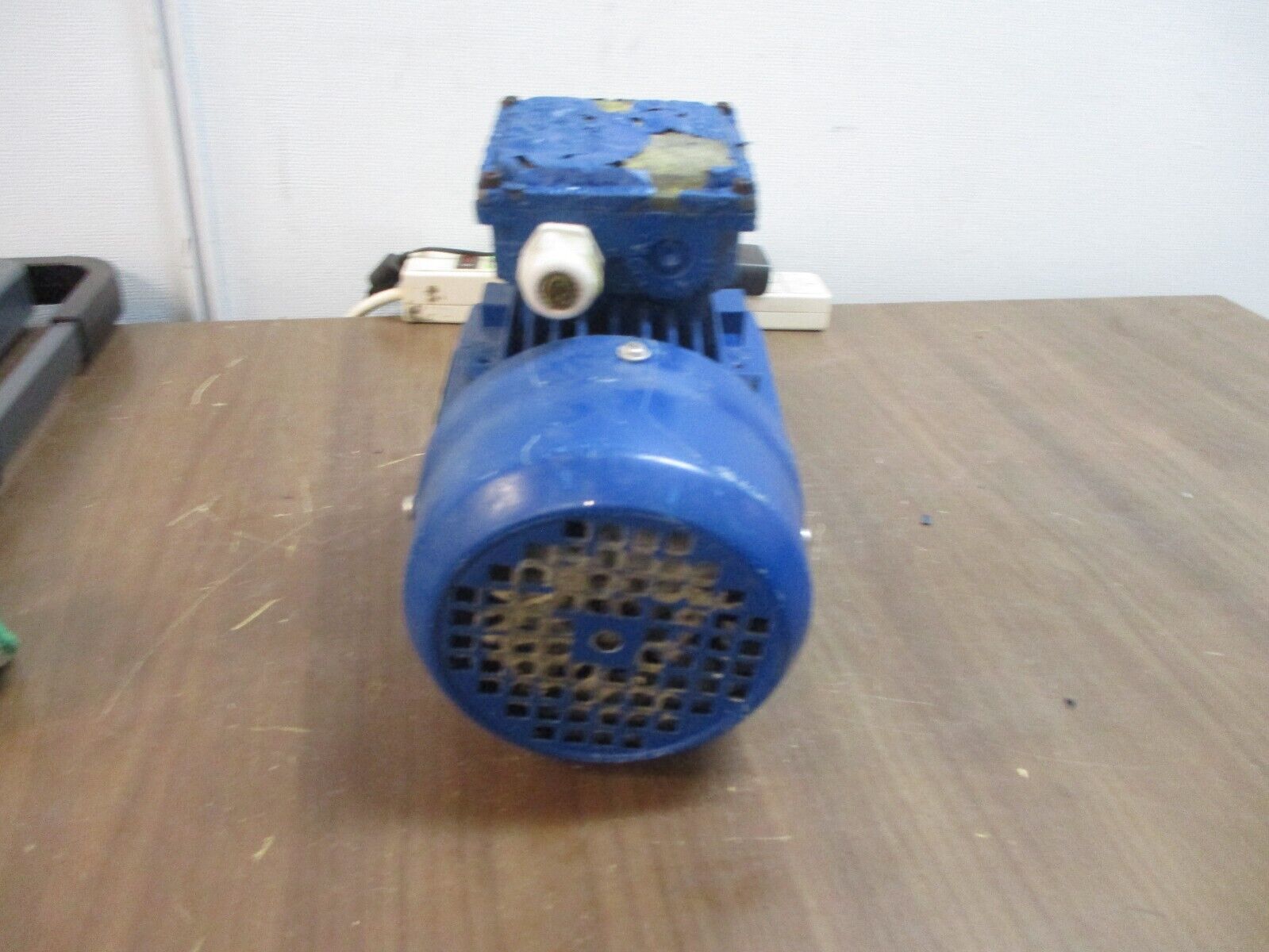 KLEE drive Gearmotor 160600670 0.3kW 1080RPM 276/480V 1.51/0.87A 60Hz Used