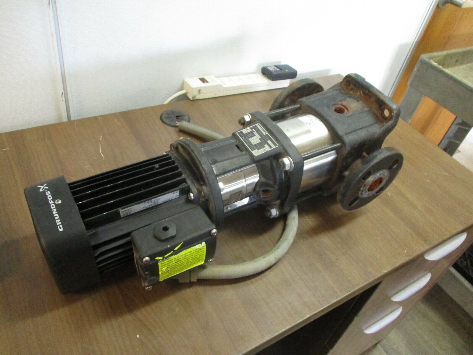 Grundfos Type CR3-& A-FGJ-A-E-HQQE Pump A96083210P114340315 1.5HP 3600RPM Used