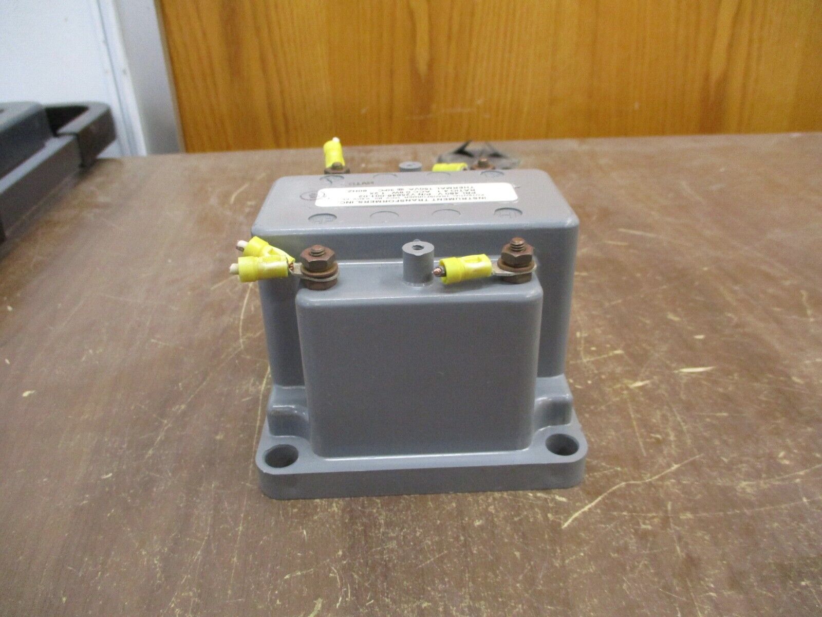 Instrument Transformers Potential Transformer Y25646-001-02 Pri: 480V Ratio 4:1