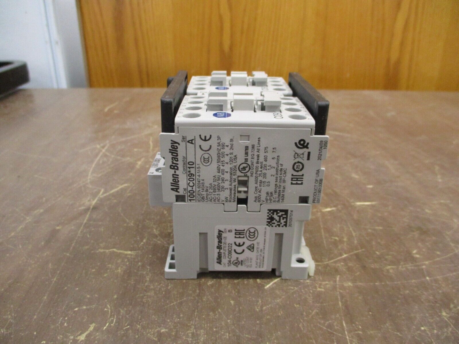 Allen-Bradley Reversing Contactor 104-C09D22 Ser. B 120V Coil New Surplus