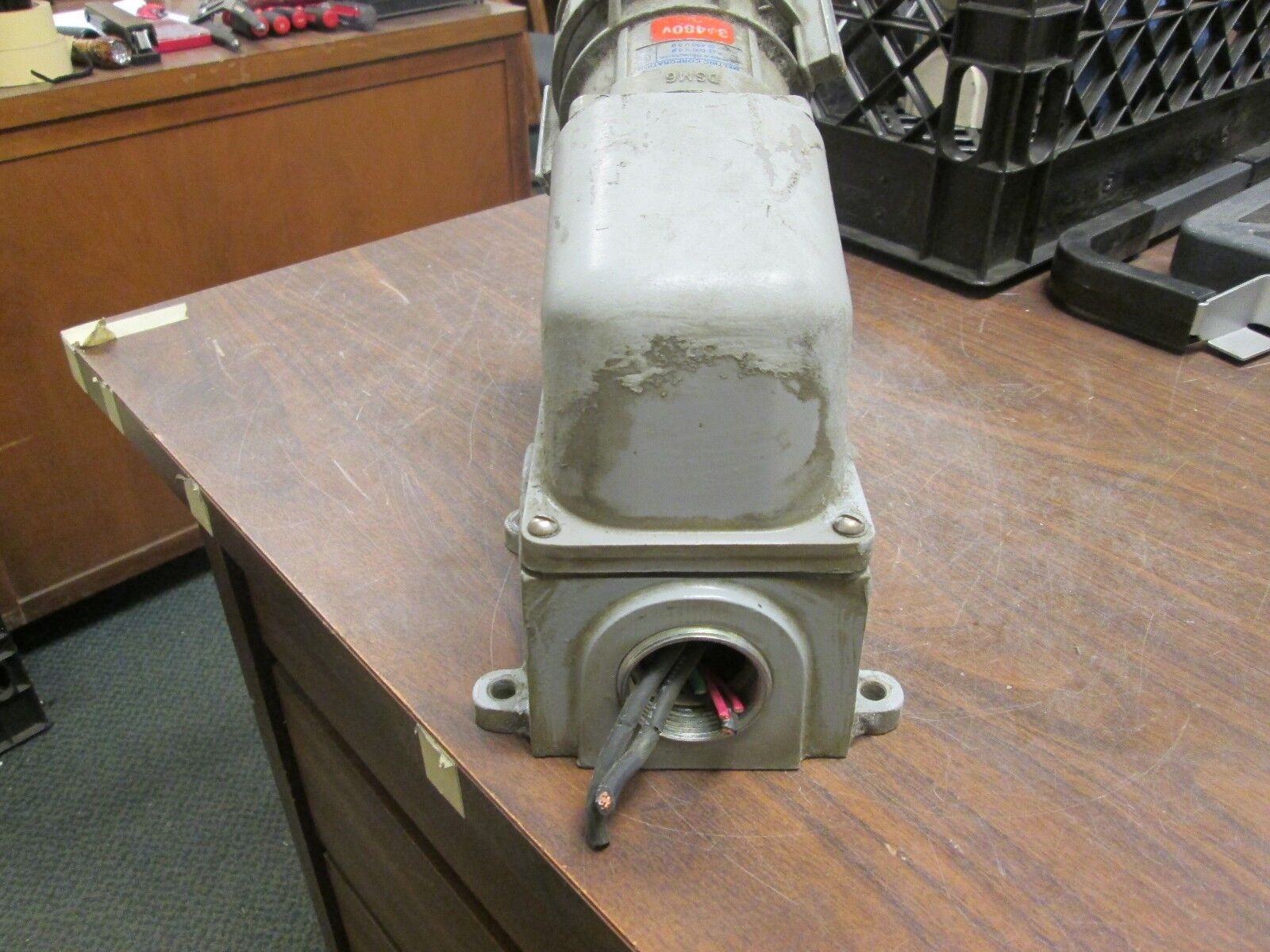 Meltric Receptacle w/ Base DSM00A 20HP 480V/600V 3Ph Approx. 27A Used