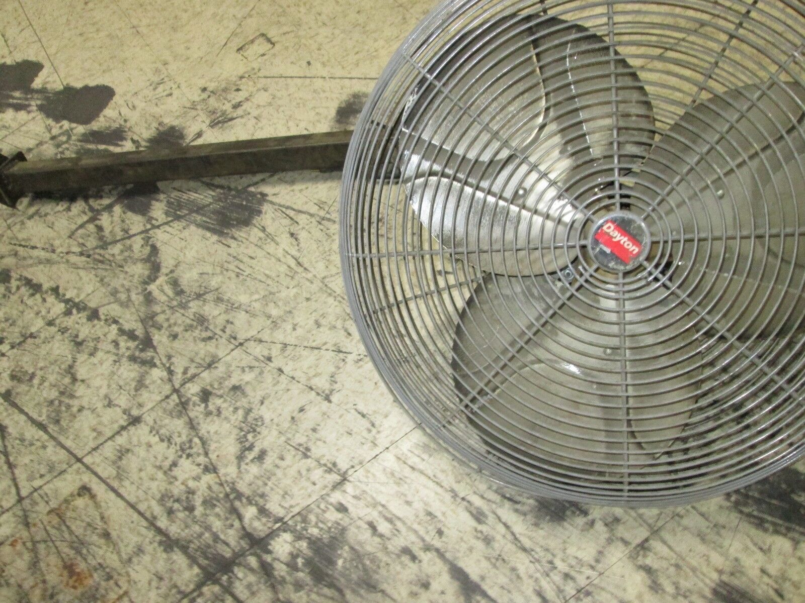 Dayton Exhaust Fan 24" fan w/ mount Motor: 6K403C 1/4HP 1Ph 115V 4.5A Used