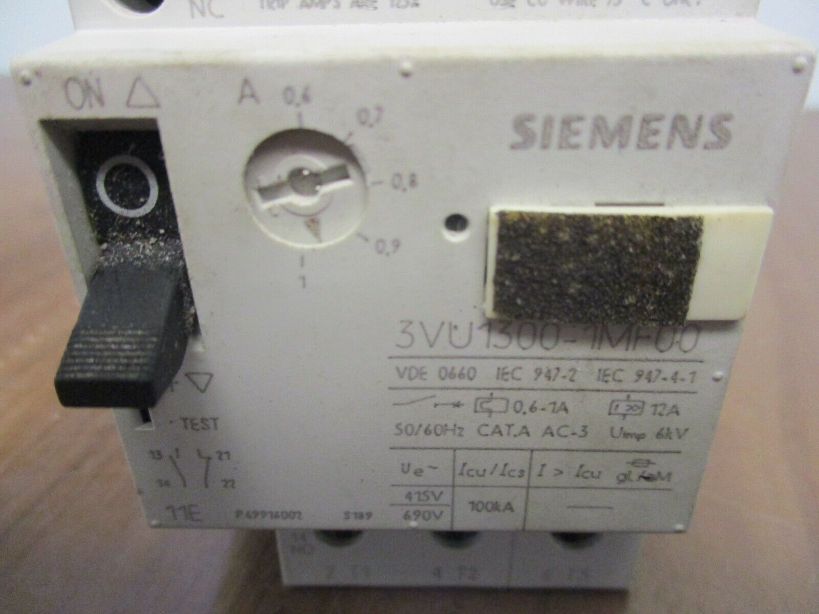 Siemens Motor Protector 3VU1300-1MF00 Trip: 0.6-1A Used