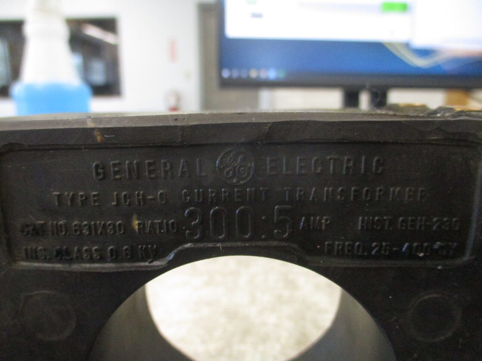 GE Type JCH-0 Current Transformer 631X30 Ratio 300:5A 600V 25-400Hz Used