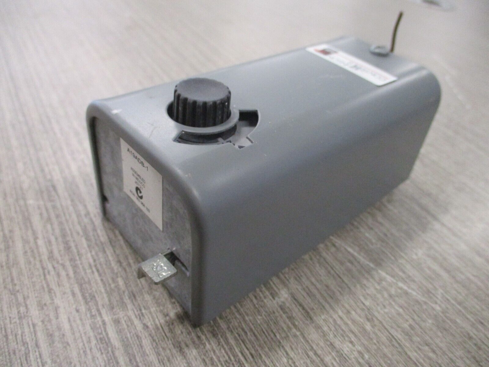 Johnson Controls Temperature Controls A19ADB-1 24/600VAC 125VA Used