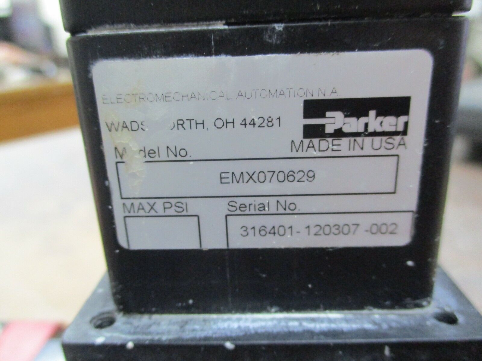 Allen-Bradley Kinetix AC Servo Motor w/ Gearbox & Linear Actuator 0.27kW 7000RPM