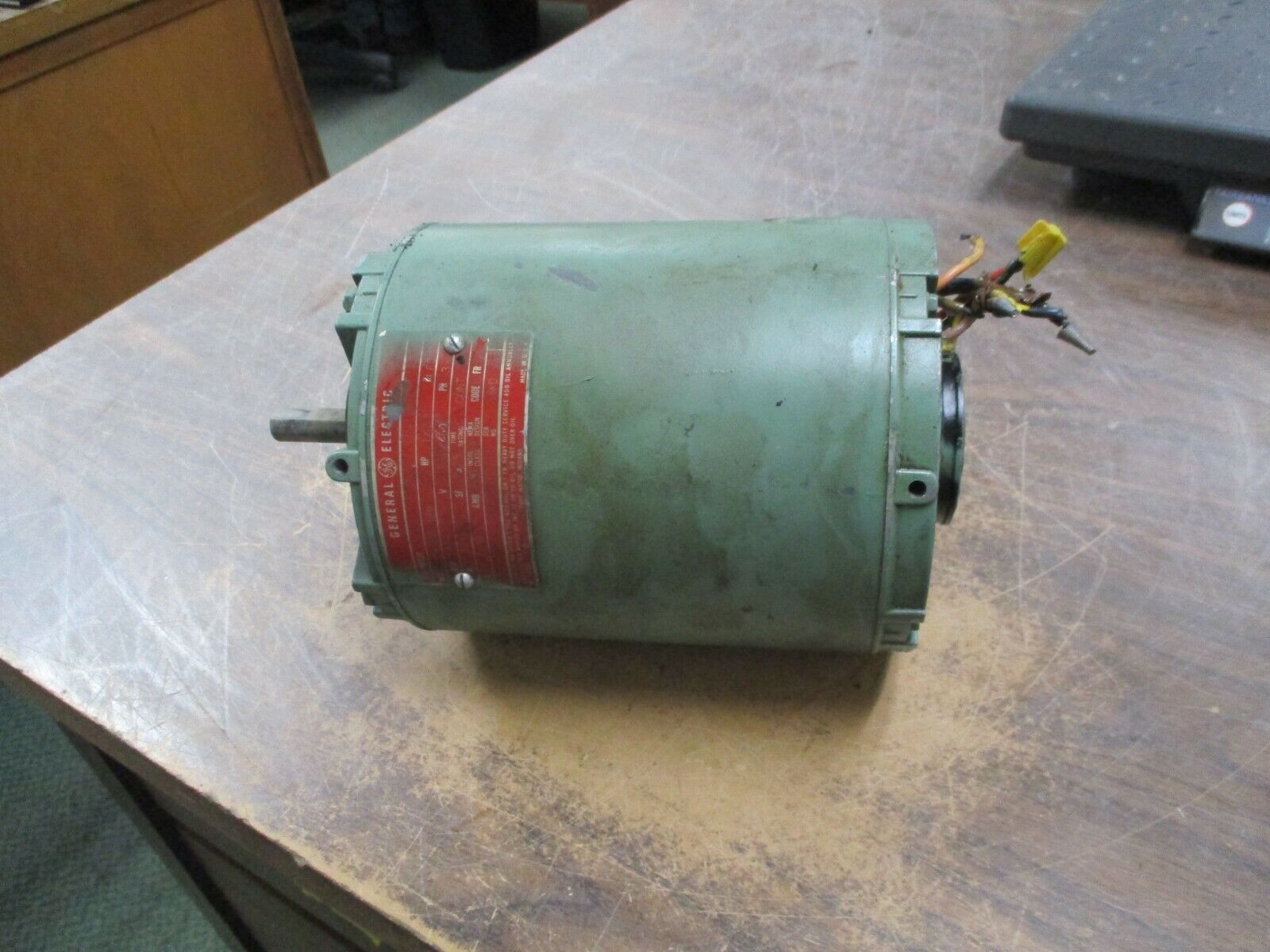 GE AC Motor 5K35KN185 1/2HP 1800RPM FR: 48 230/460V 2.2/1.1A 3Ph 60Hz Used