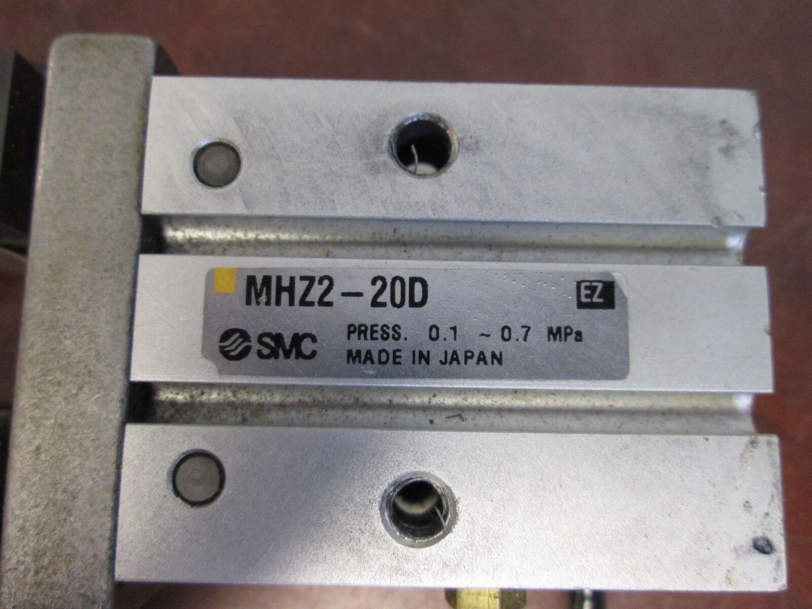 SMC Gripper MHZ2-20-D .1-.7mPa Used