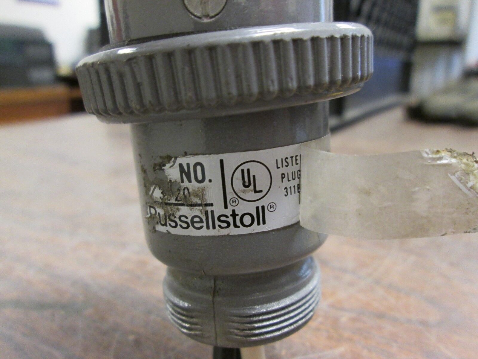 Russellstoll Plug 3720 15A @ 600V 20A @ 250V 3W open end Used