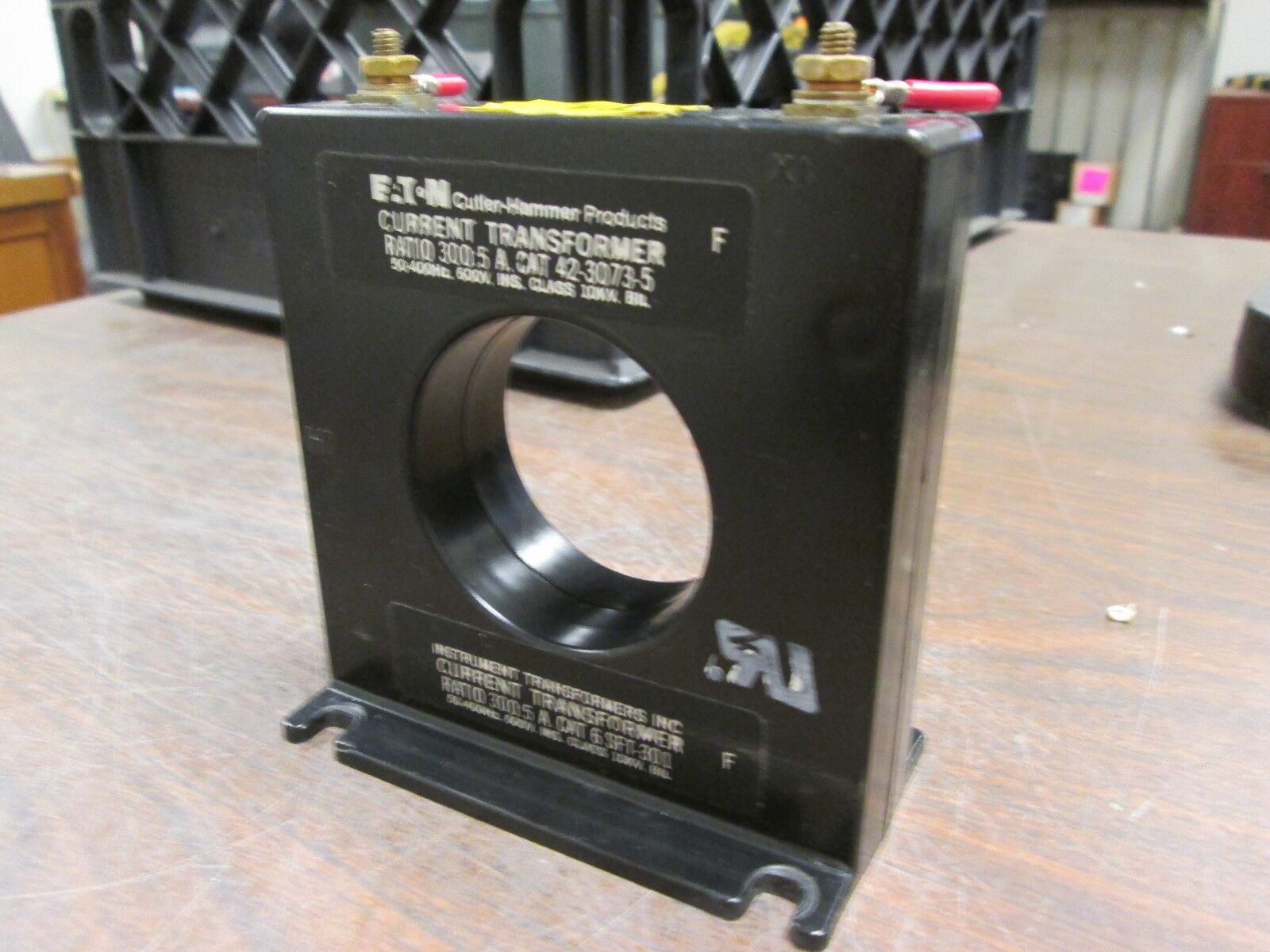 Cutler-Hammer Current Transformer 42-3073-5 Ratio 300:5A 10KV BIL 600V Used