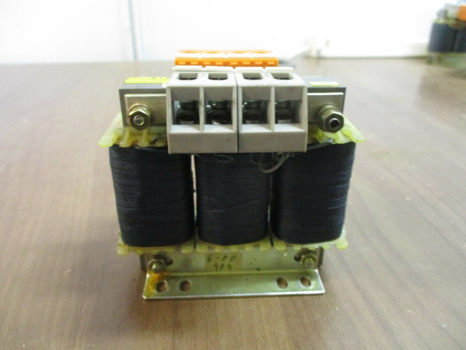 DIP Transformer 0048421157 40VA Pri: 400V Sec: 400V 3Ph 50/60Hz Used