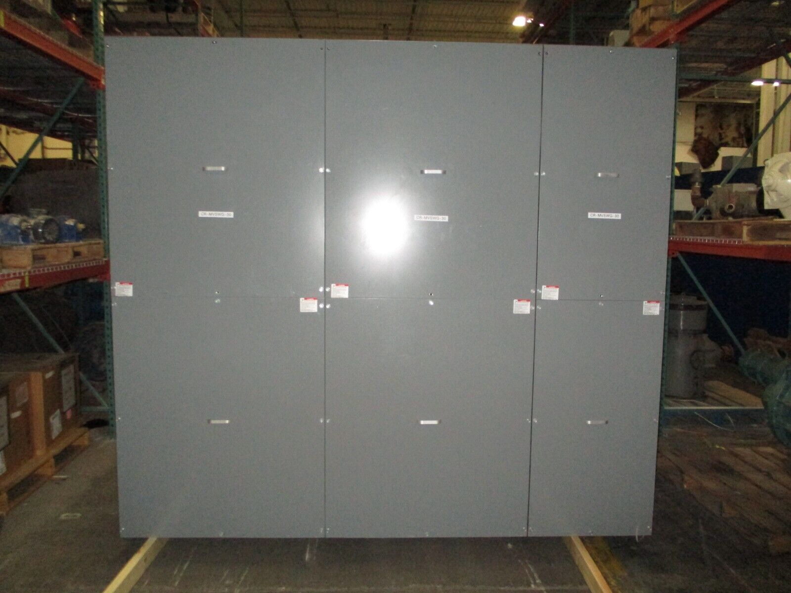 Square D HVL Medium Fusible Disconnect 44036-325-50 600A 5KV Enclosure Used