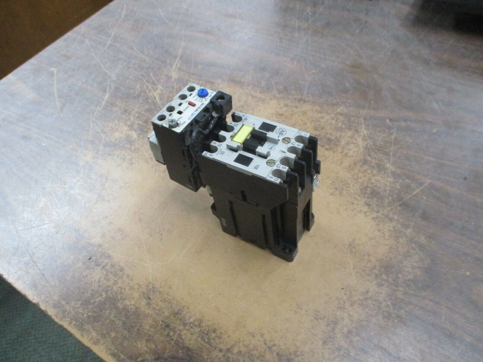 Allen-Bradley Starter 100-A09NZ*3/193-A2C1 24VDC Coil 9A 600V Trip: 0.32-1.0A