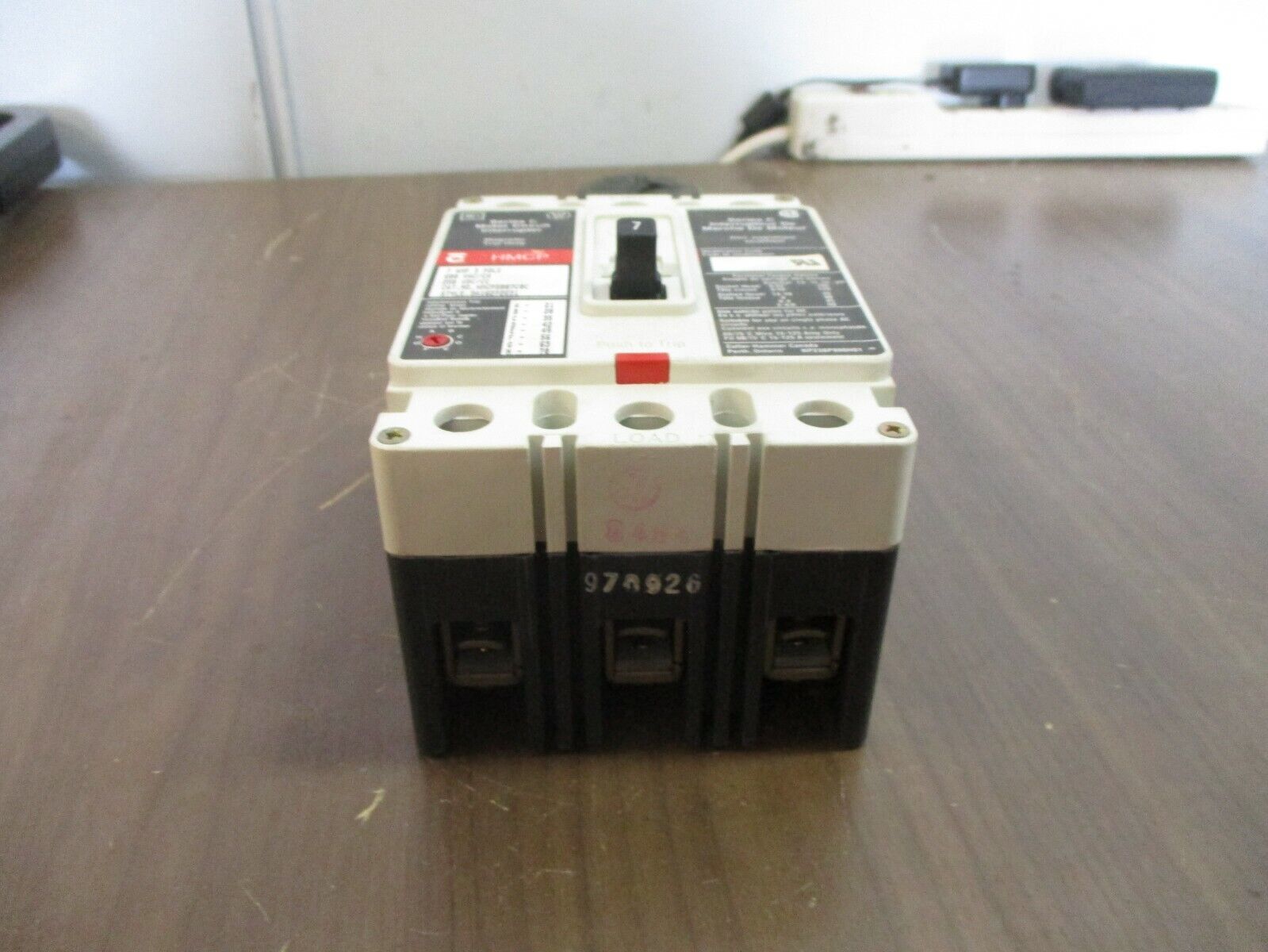 Cutler-Hammer Circuit Breaker HMCPS007C0C 7A 600V 3P Used