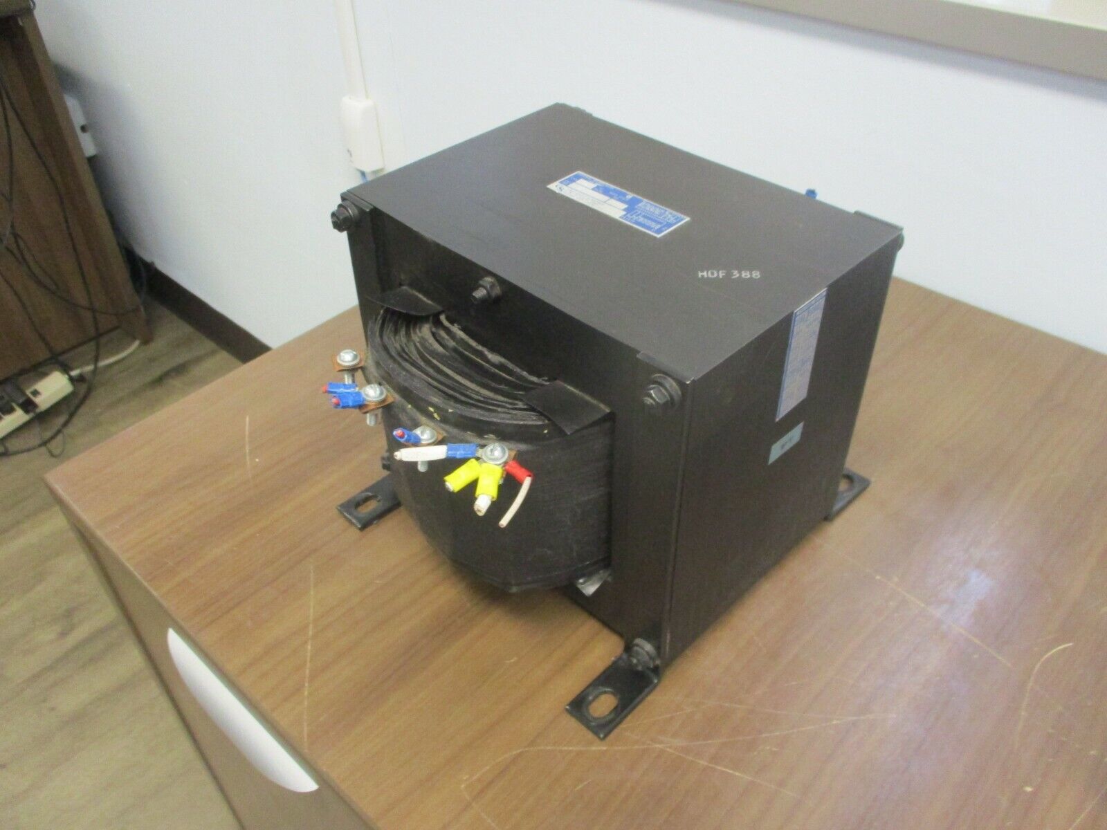 Hevi-Duty Control Transformer Y3000N 3.0KVA Pri: 208-600V Sec: 85-130V 50/60Hz