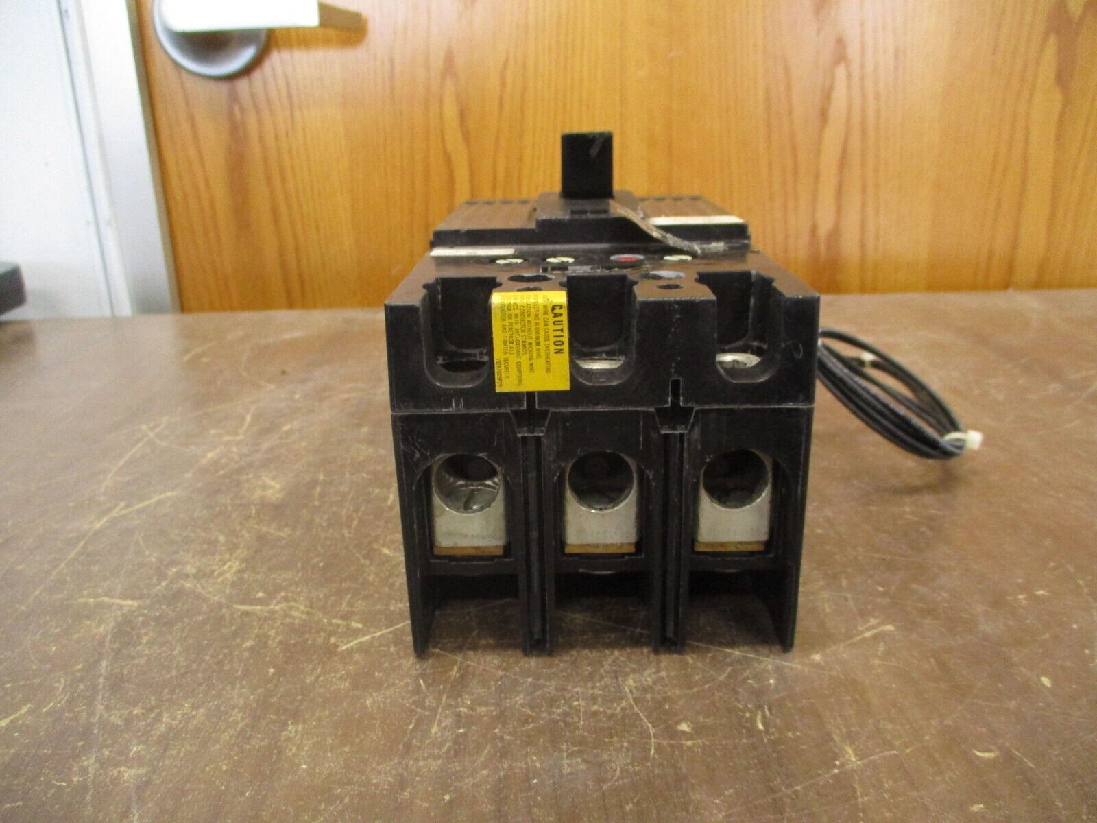 GE Circuit Breaker TFJ236200 200A 600V 3P w/ Shunt Trip *Missing (1) Lug Nut*