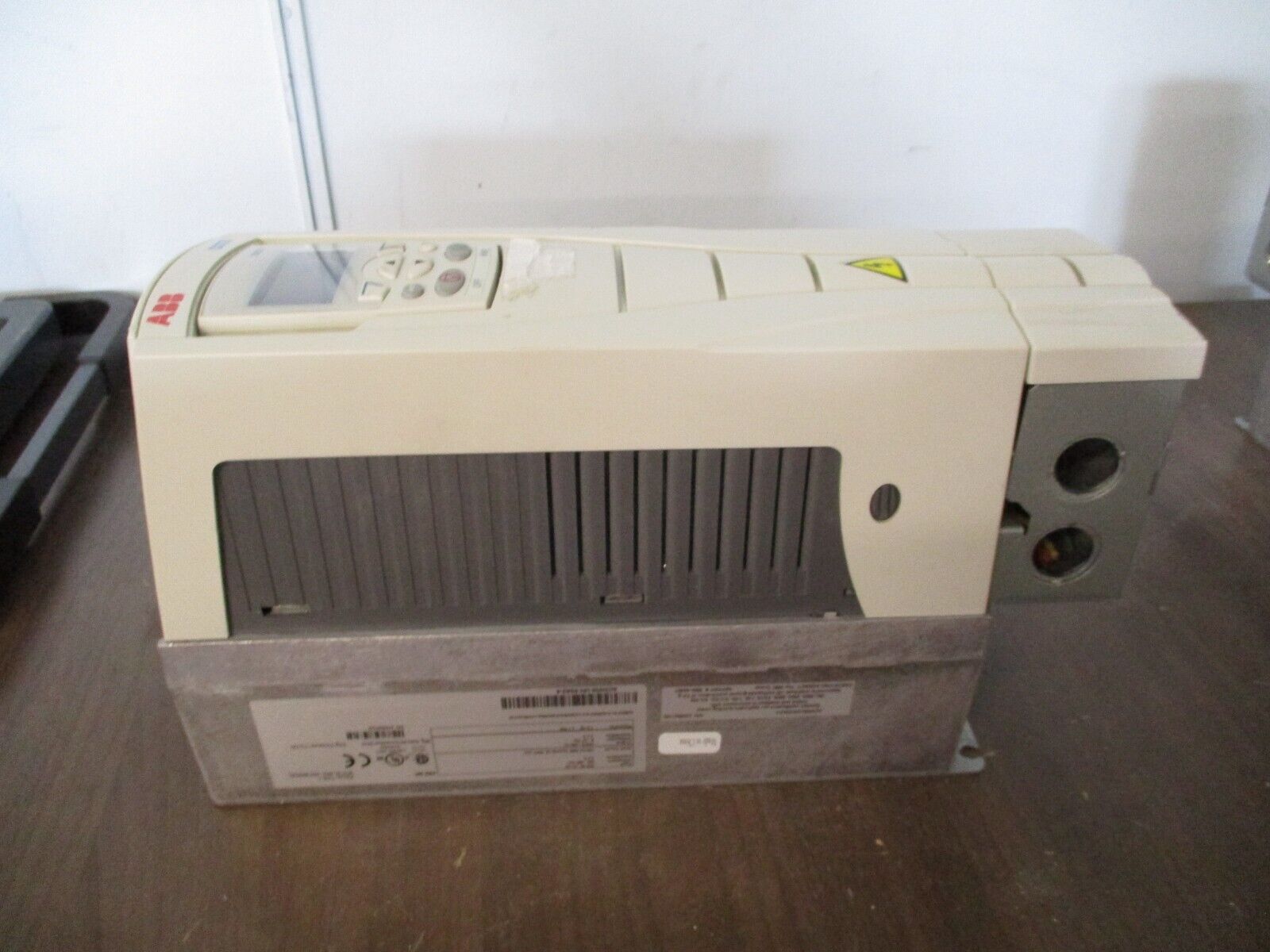 ABB ACH550 AC Drive ACH550-UH-003A3-4 1.5 HP 3Ph w/ Keypad Used