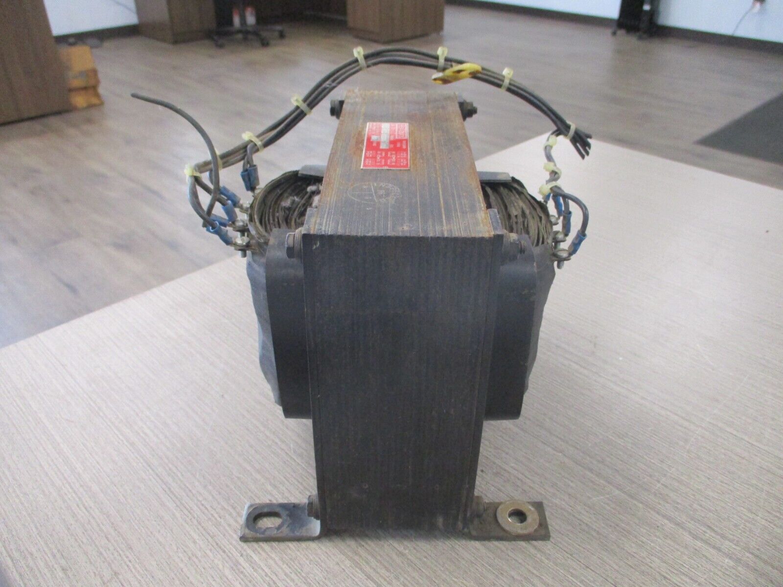 Hevi-Duty Type SIOZ Transformer 46605 3 KVA Pri : 240/480 Sec: 120/240V Used