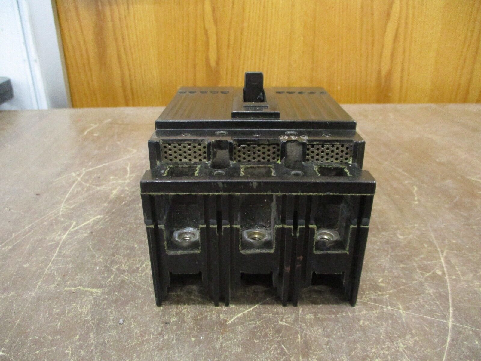 GE Circuit Breaker TEF134015 15A 480V 3P Used