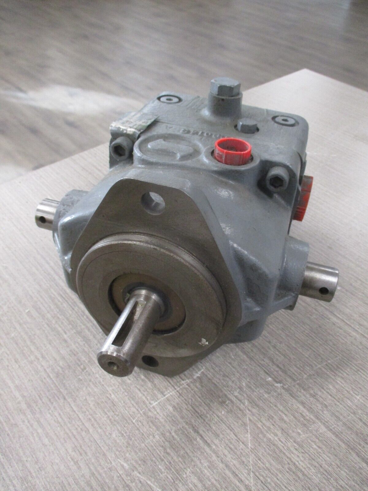 Sundstrand Hydraulic Motor 18-2010 1RH Used