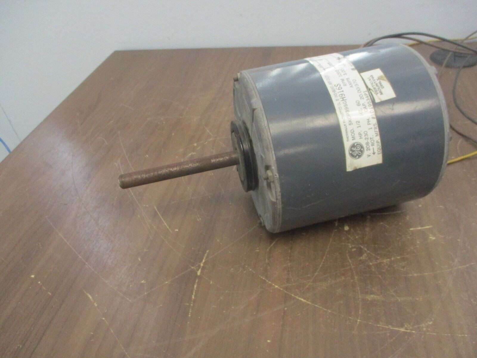 GE AC Motor 5KCP39SGH916S 1/2HP 1050RPM 208-230V 3.00A 1Ph 60Hz Used