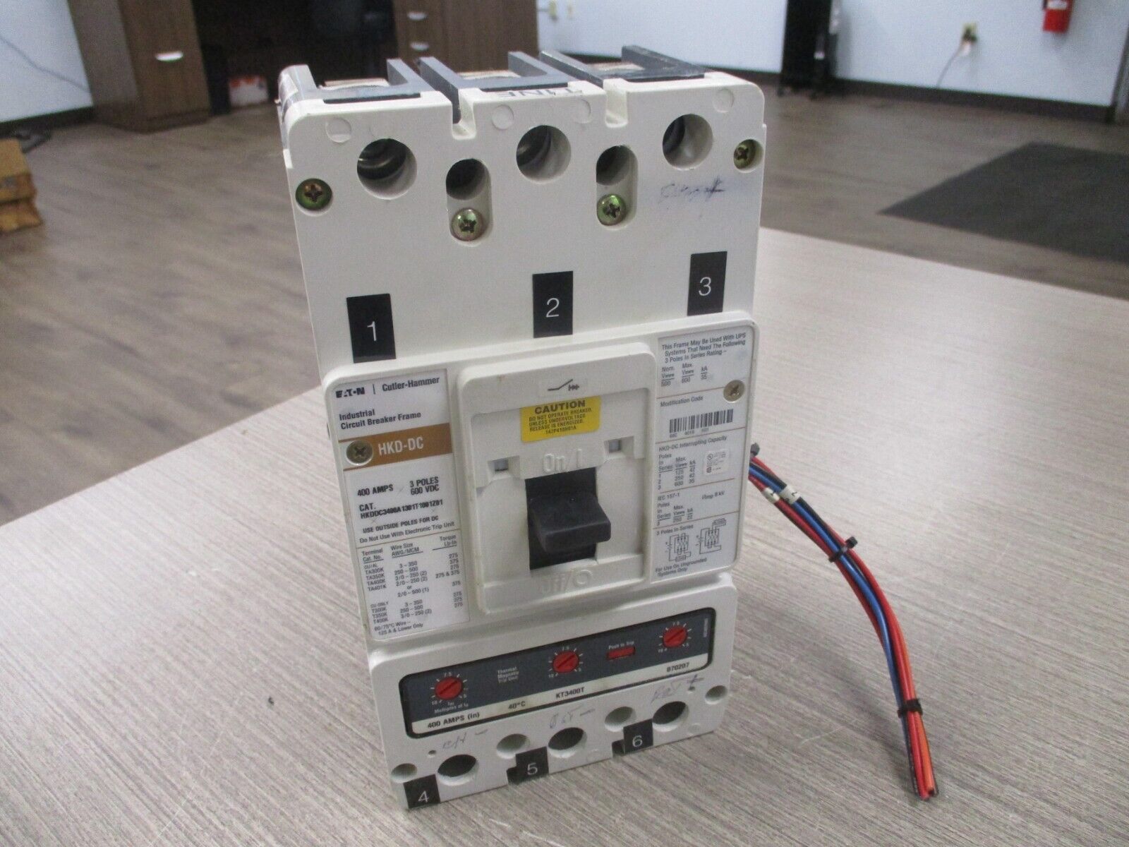 Eaton HKD-DC Circuit Breaker HKDDC 3400A1301T1001201 400A 600VDC 3P Used