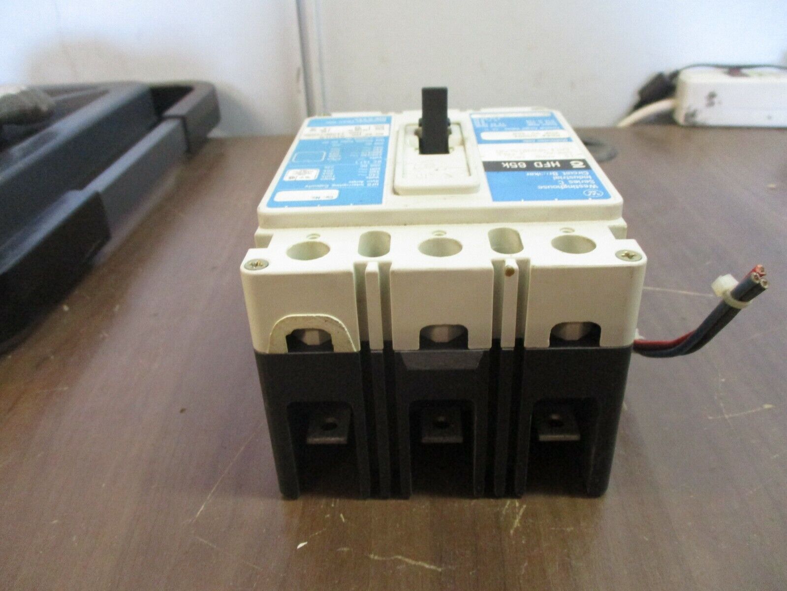 Westinghouse HFD 65K Circuit Breaker w/ Aux HFD3015LA02 15A 480V 3P Used