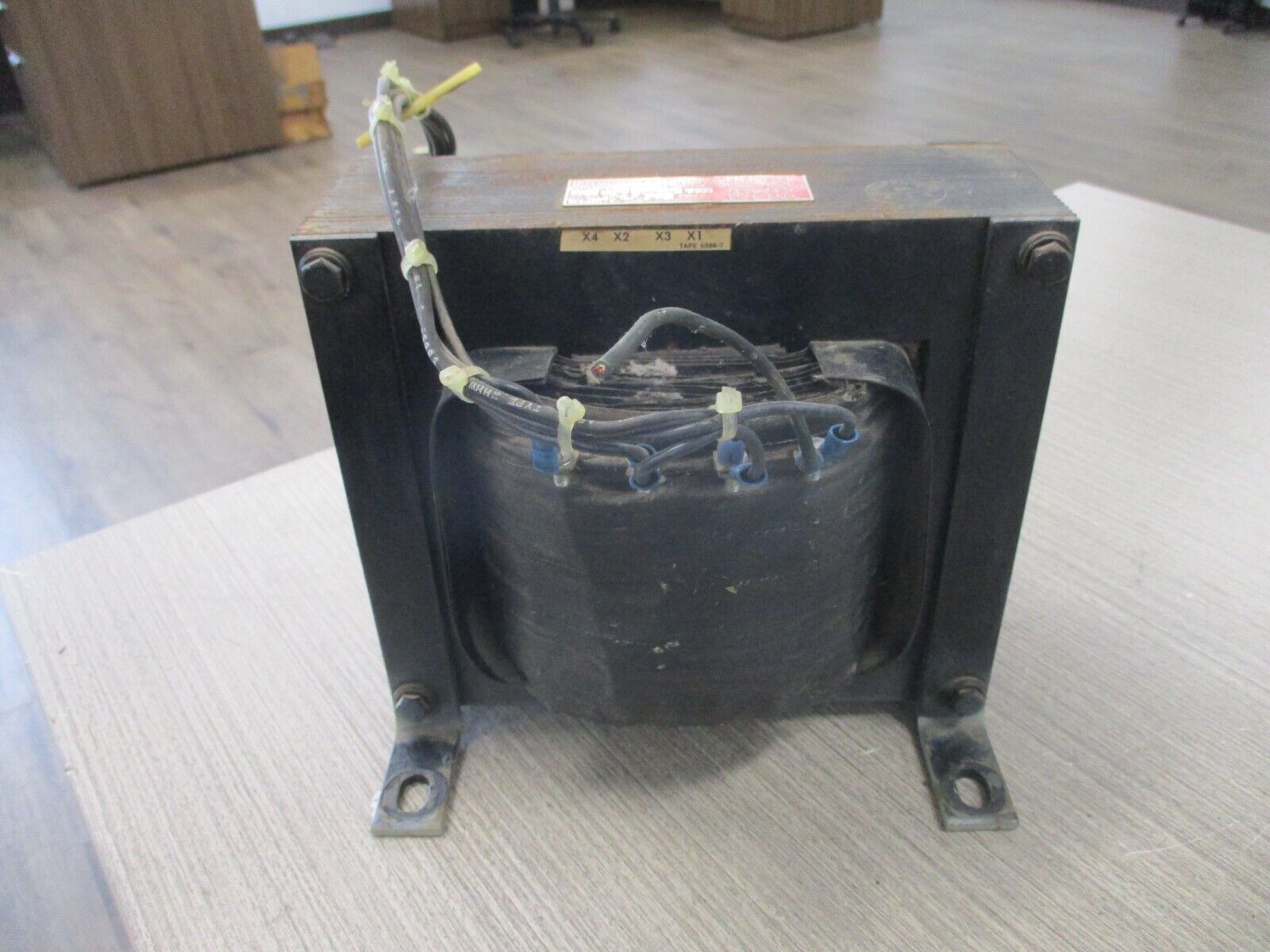 Hevi-Duty Type SIOZ Transformer 46605 3 KVA Pri : 240/480 Sec: 120/240V Used