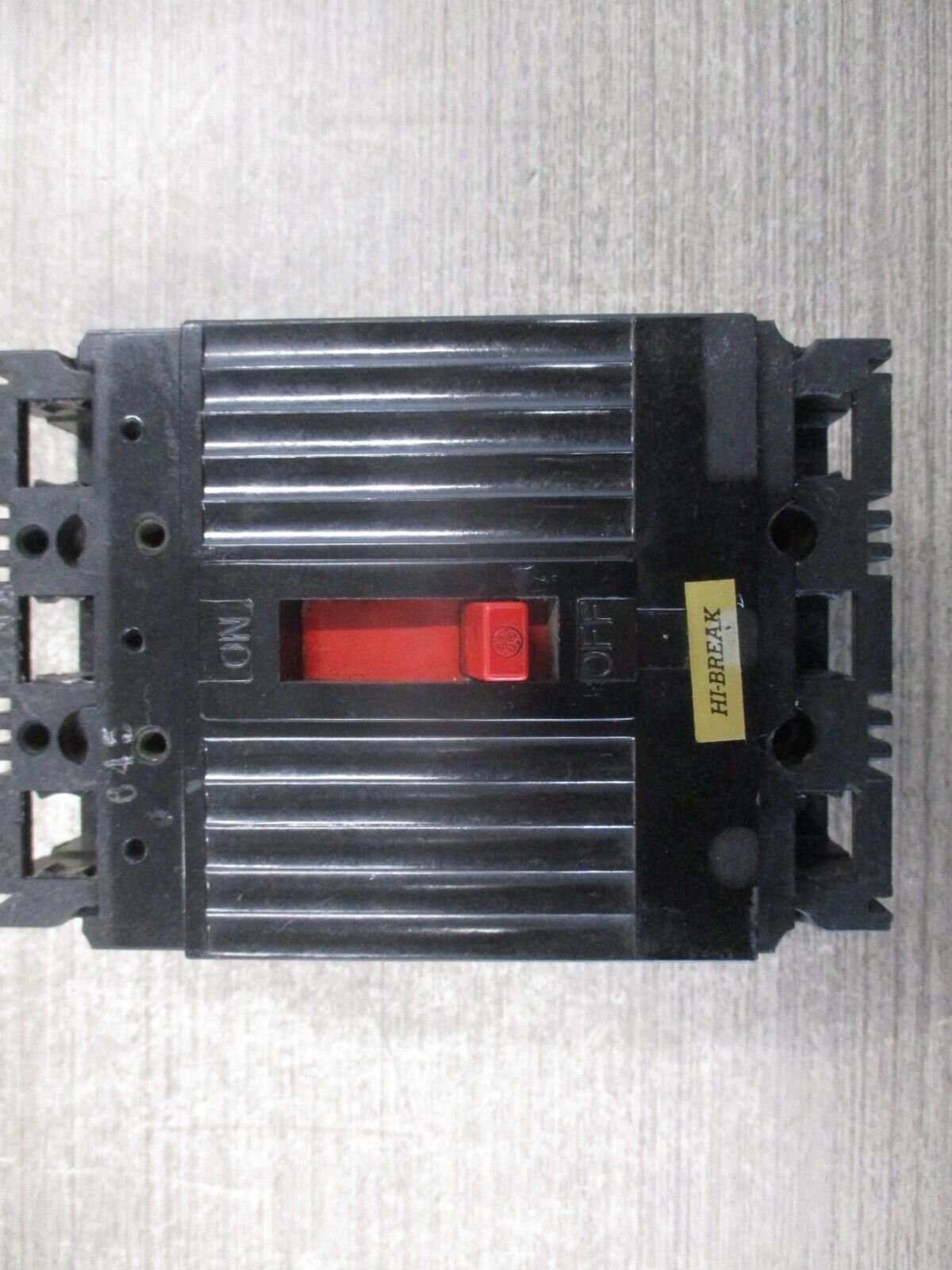 GE Circuit Breaker THEF136015 15A 600V 3P Used