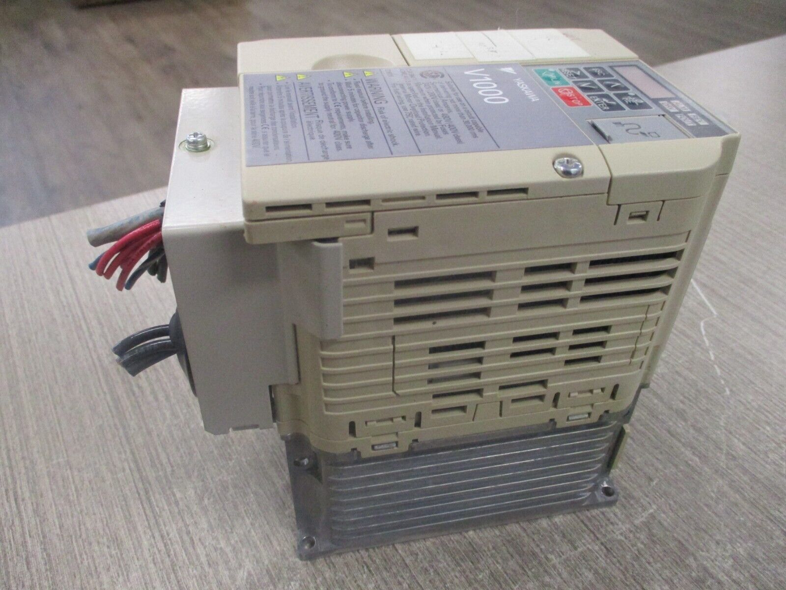 Yaskawa V1000 AC Drive CIMR-VU4A0005FAA Rev.D 3HP 3Ph Input: Output: Used