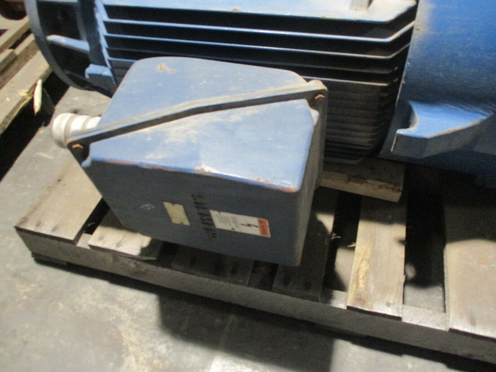 Siemens Vertical Mount Non-Reversing AC Motor RGZVMTESD 125HP FR:445HP 460V Used