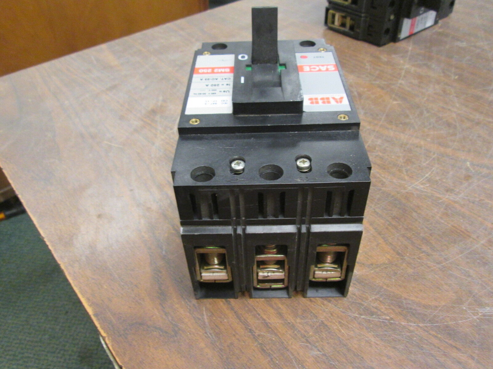 ABB Sace SM2 250 Circuit Breaker AC-23A 250A 690V 50/60Hz 3P Used