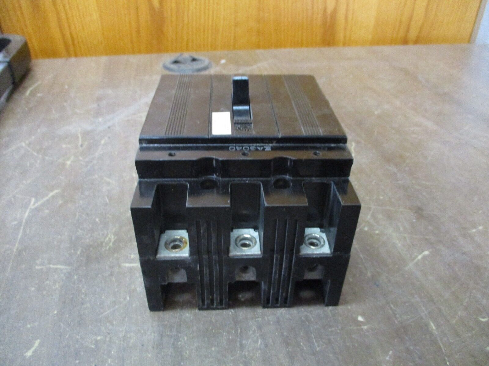 Westinghouse Circuit Breaker EA3040 40A 240V 3P Used