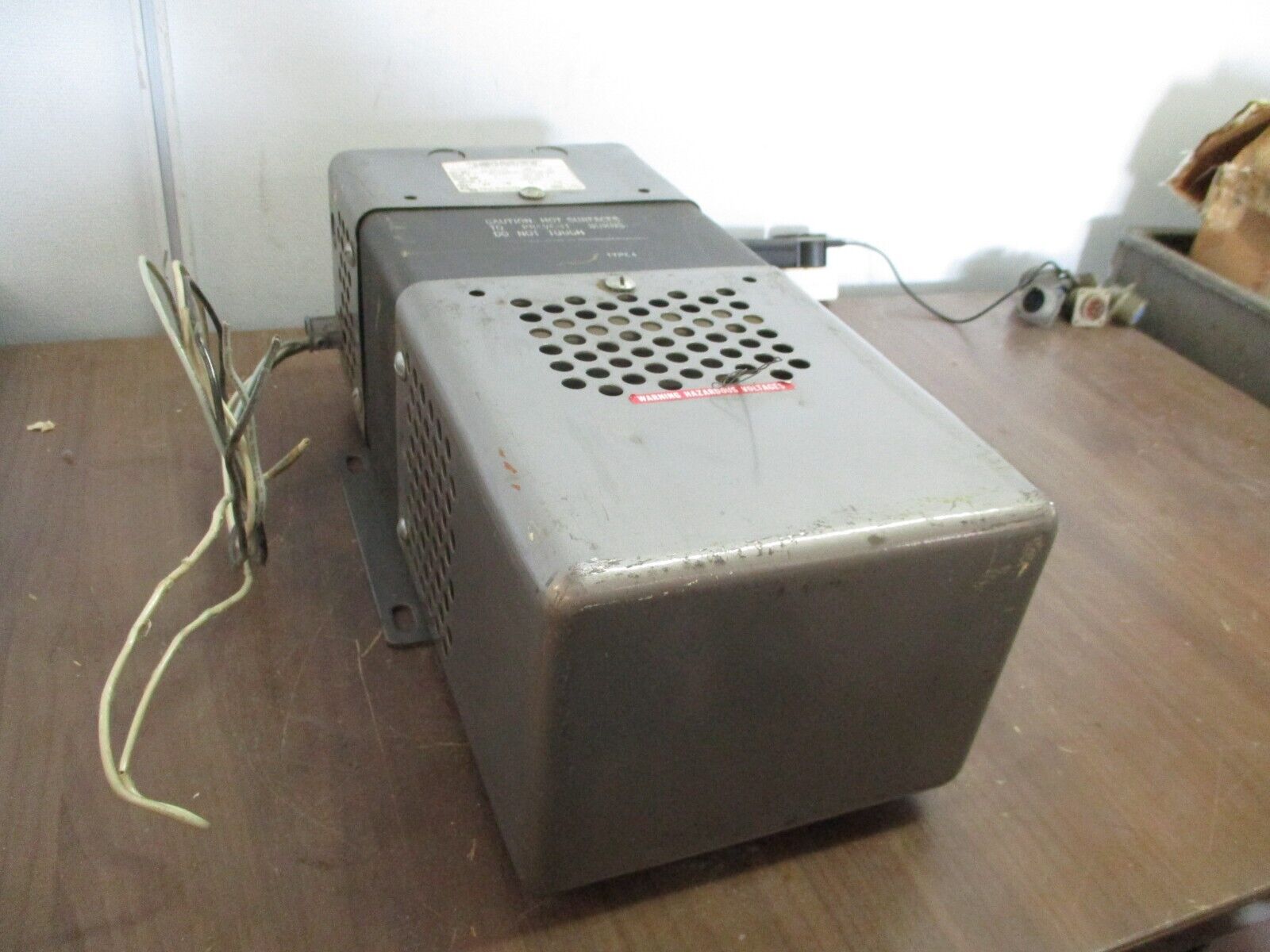 Sola Type CVS Constant Voltage Transformer 23-25-175 750VA Output: 120x240V 60Hz