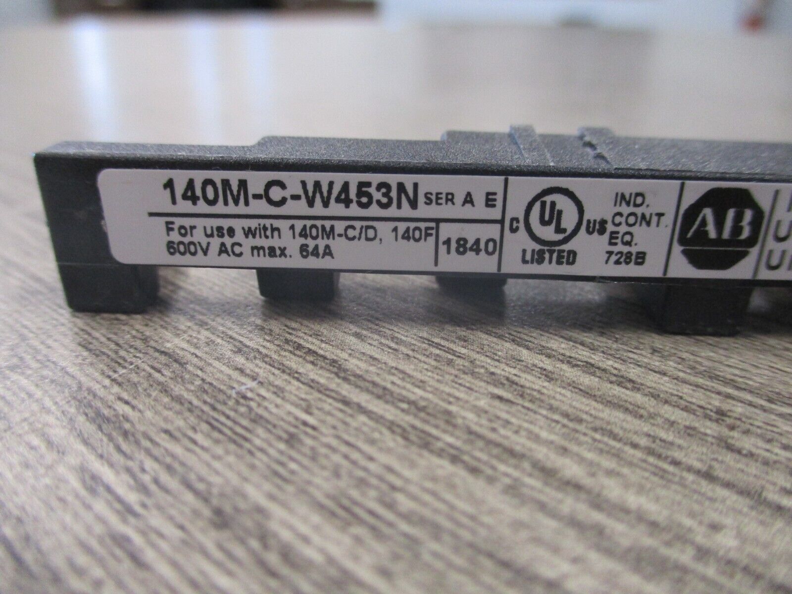 Allen-Bradley Compact Busbar 140M-C-W453N Ser. A 3 x 45 mm New Surplus