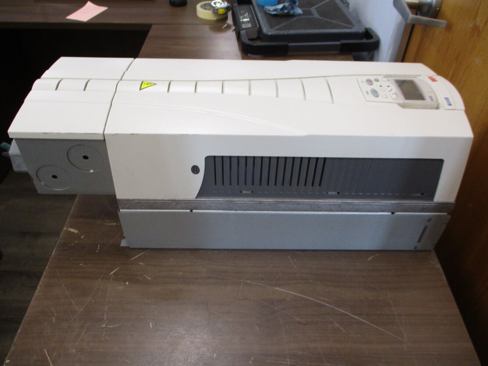 ABB ACH550 AC Drive ACH550-UH-038A-4 25HP 3Ph w/ Keypad Used