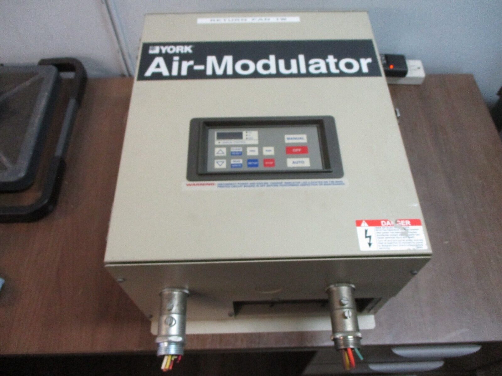 York Air Modulator AMIV-10-46 11kVA 3Ph Input: 460V 15A 3P 50/60Hz Used