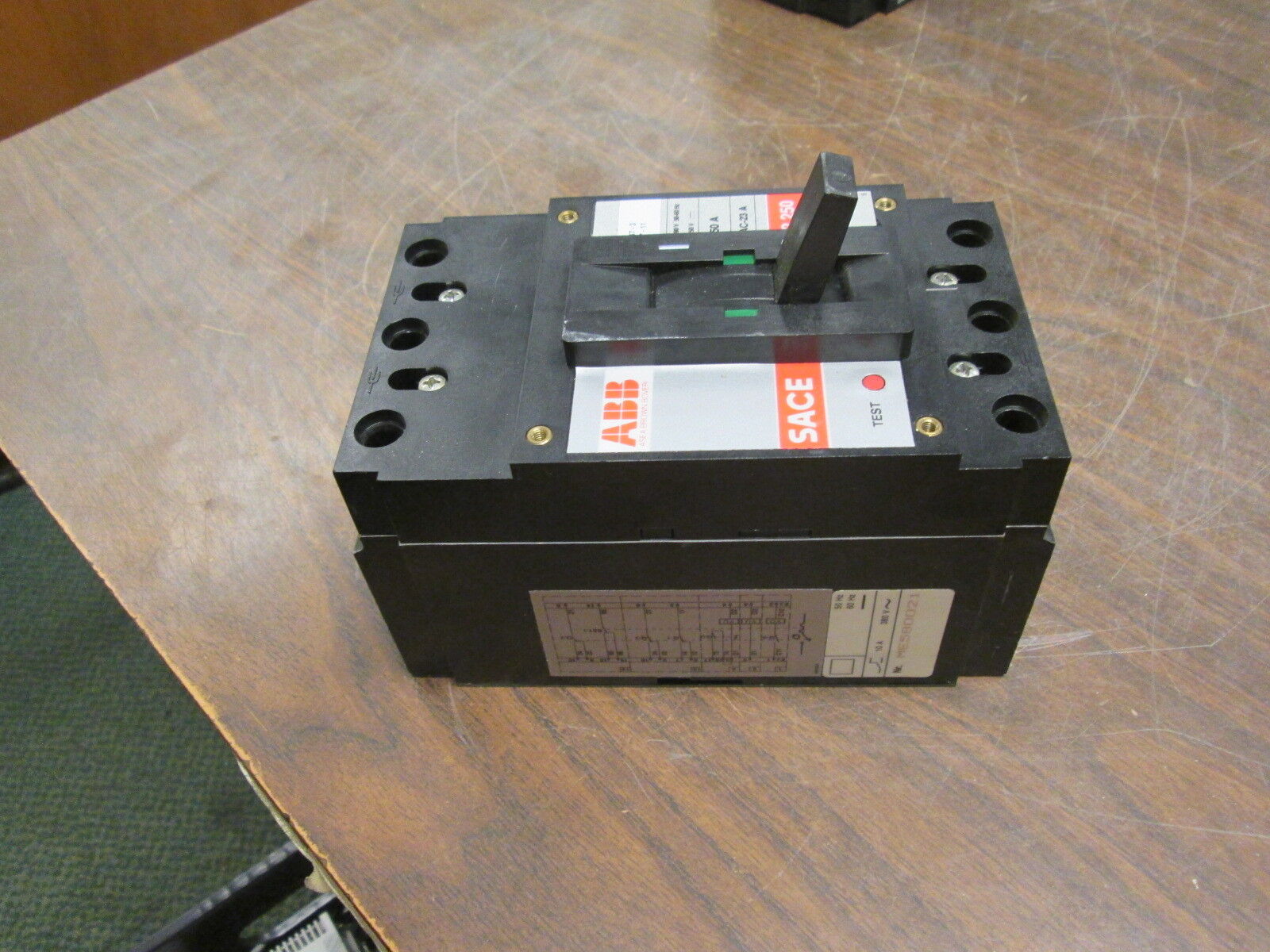 ABB Sace SM2 250 Circuit Breaker AC-23A 250A 690V 50/60Hz 3P Used