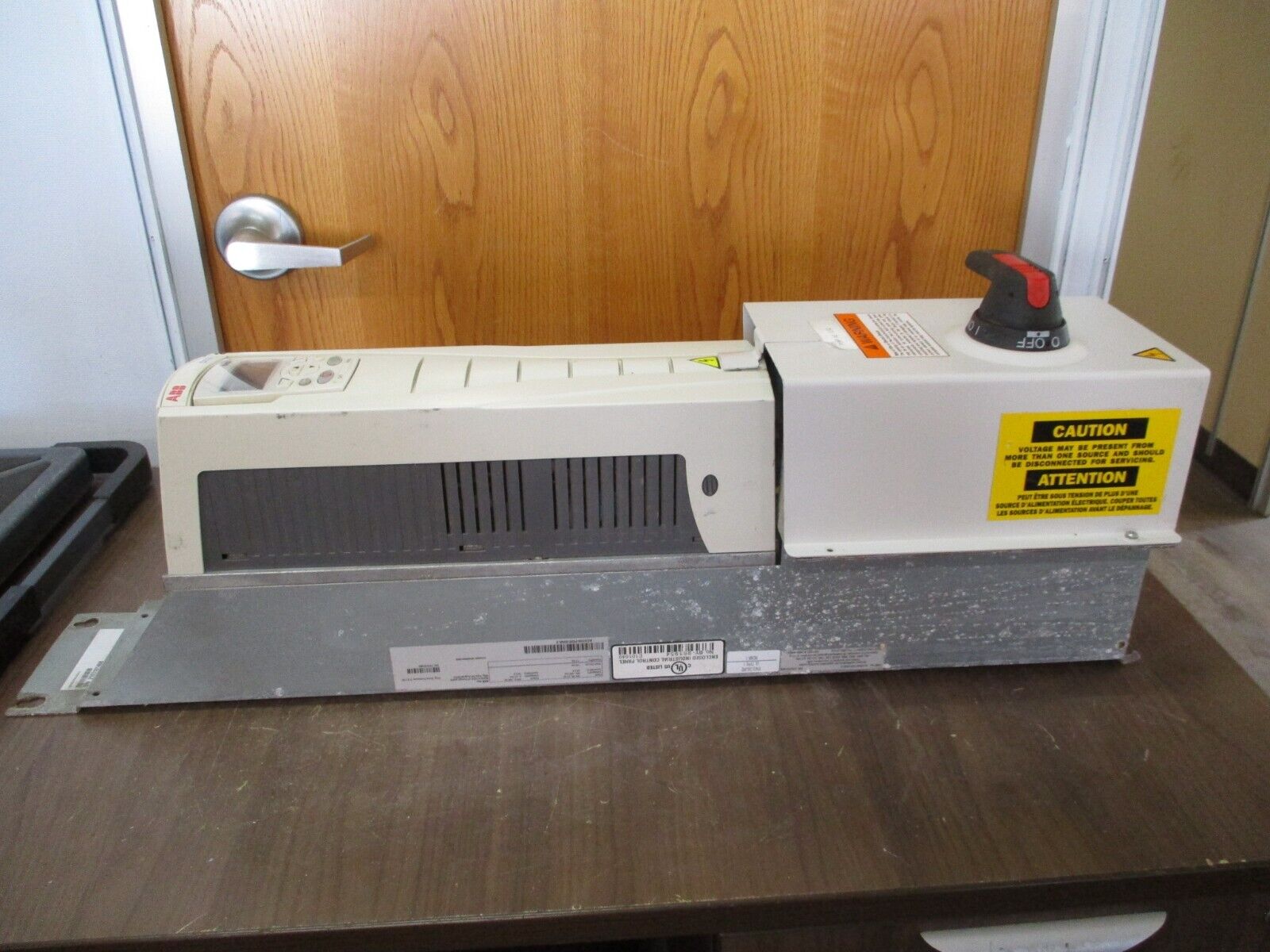 ABB ACH550 AC Drive ACH550-PDR-024A-2 7.5HP 3Ph w/ Keypad w/ Disconnect Used