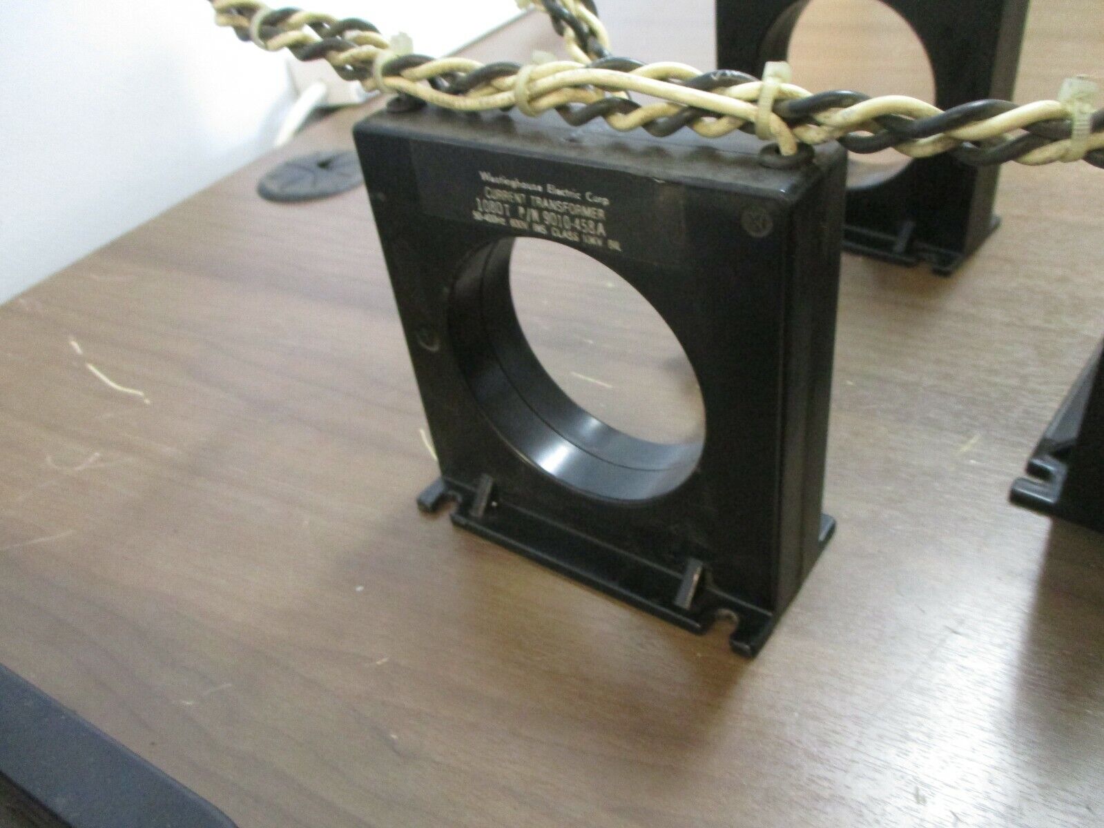 Cutler-Hammer/Westinghouse Current Transformer 9010-458A 1080T 600V 50-400Hz