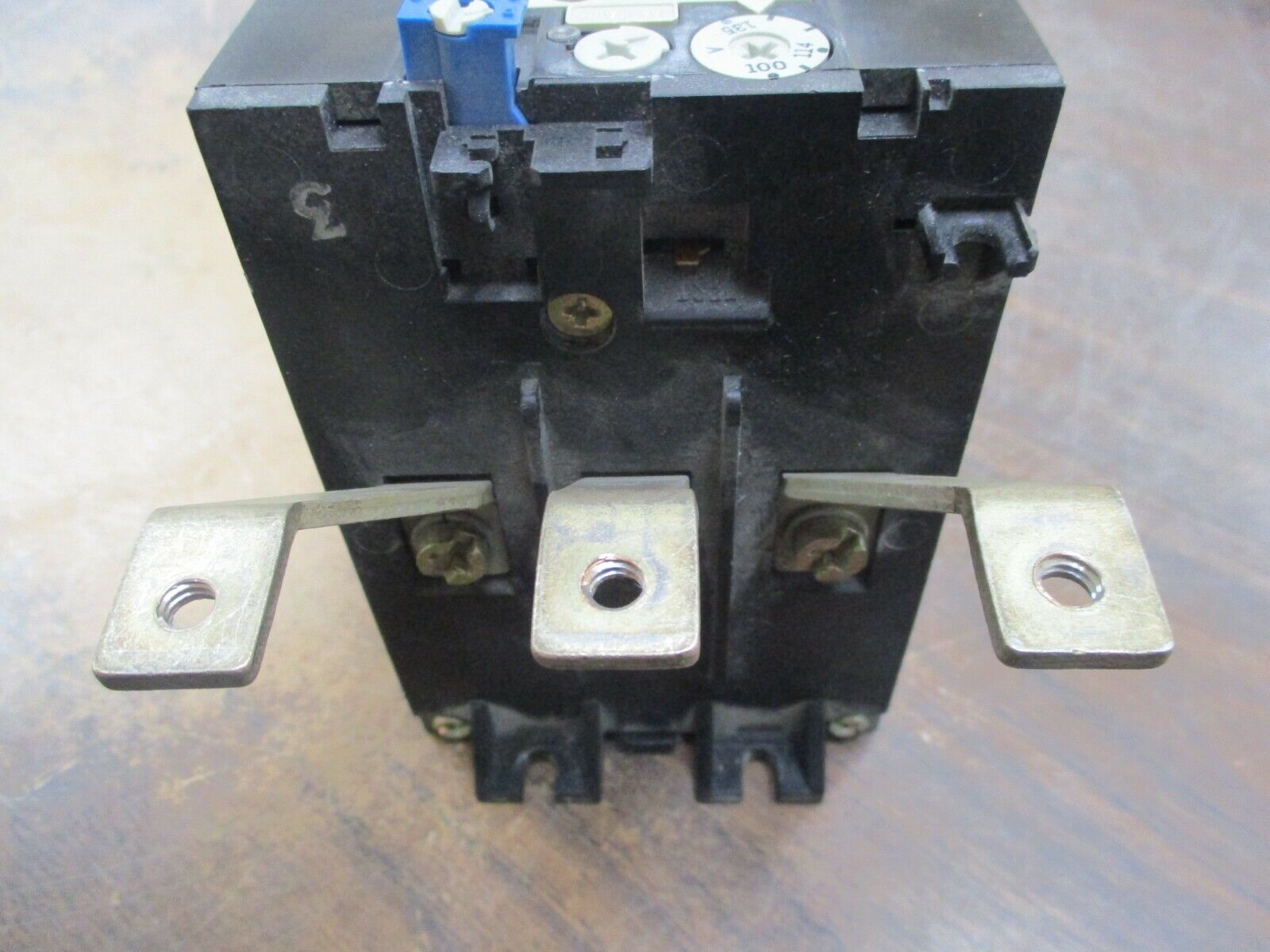 ABB Solid State Overload T135 DU Trip: 100-135A 600V *Broken Mounting Feet* Used