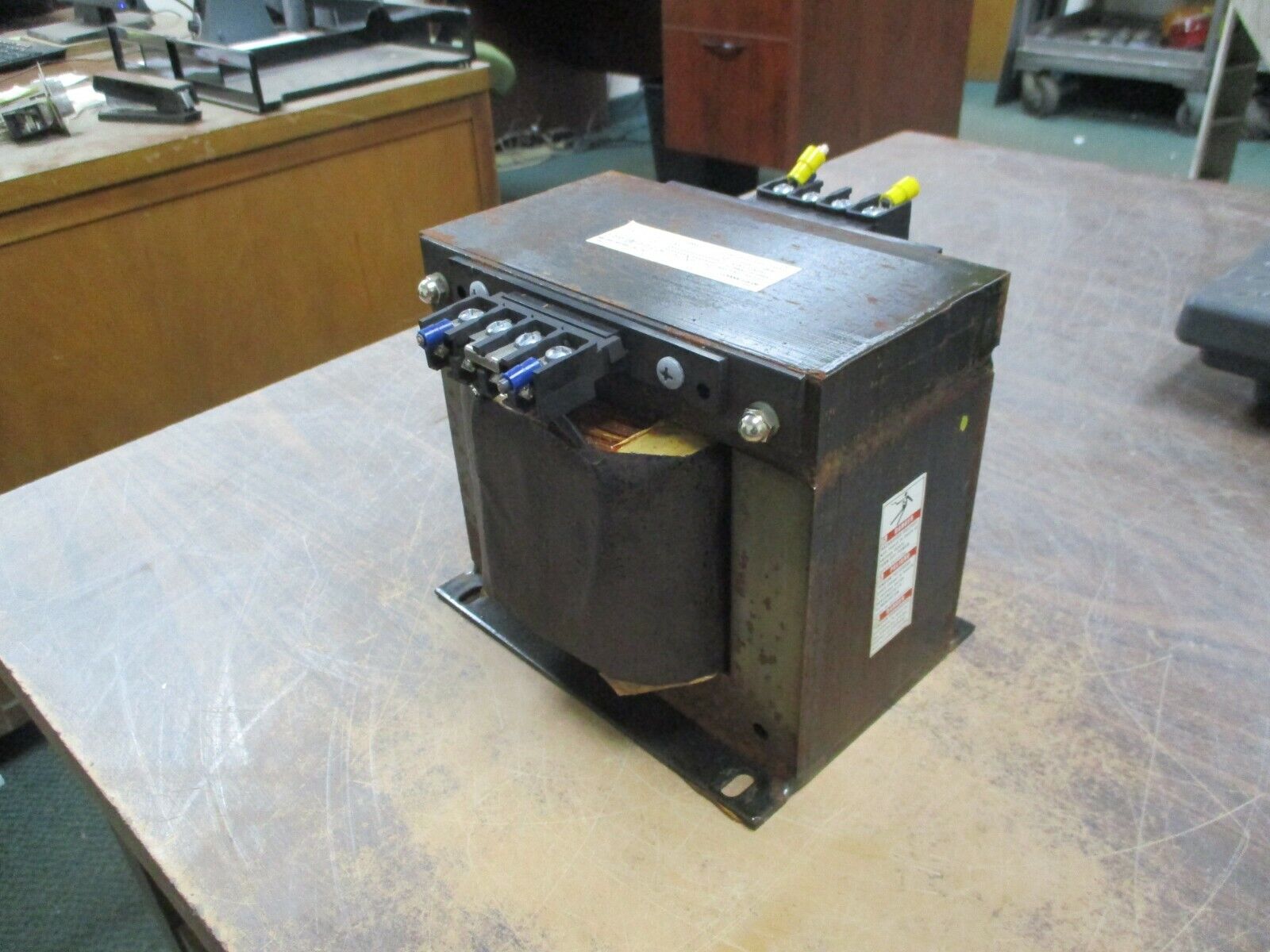 Square D	Transformer 9070T2000D1 2KVA Pri: 240/480V Sec: 120V 50/60Hz Used