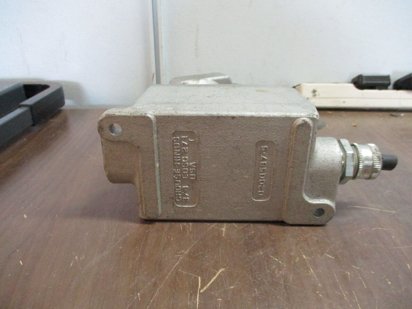 Crouse-Hinds Explosion Proof Receptacle w/ Base CPS 152 211 20A 125-250V Used